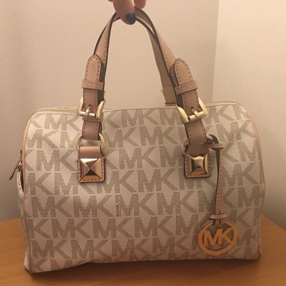Like-new Michael Kors Hand Bag